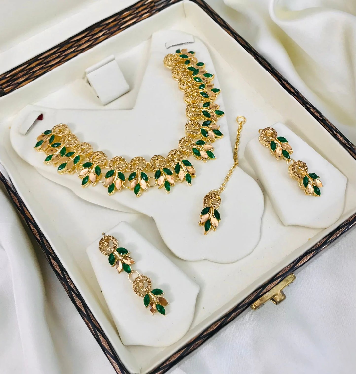 Kundan Necklace / Beautiful Necklace Moti      (Golden/Pink)  (Golden/Green) (White/Maroon) (Silver/Tea Pink) (Silver)